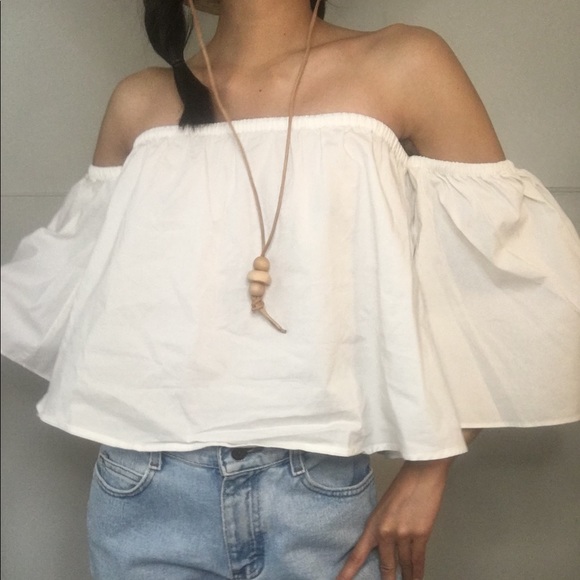 off the shoulder blouse in white color - Picture 2 of 6